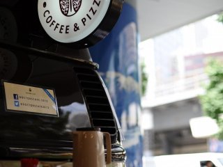 Doctor&#39;s Cafe ร้านกาแฟเคลื่อนที่ได้ บนรถแวน ในยูระคุโช