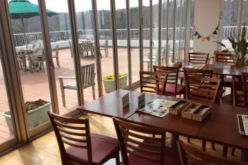 Cafe/restaurant  – indoor seating