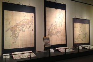 The separate smaller maps at the Inoh Tadataka Museum