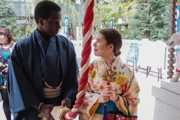 Experience and stroll through Nihonbashi in your kimono or obi.