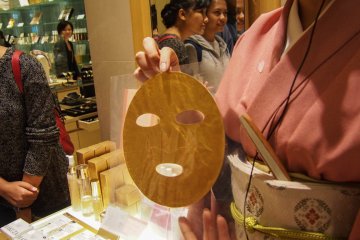 A gold face mask costing around 4,800 yen.
