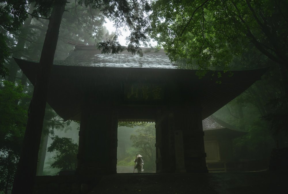 Cổng núi ngôi đền Kakurin-jji