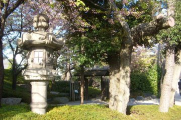 <p>This large lantern stands sentinel at the entrance</p>