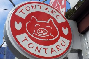 Tontaro happy pig sign