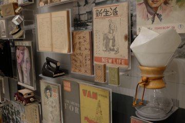 從1800年到2016年日本廣告史上的各種收藏，產品以及海報。