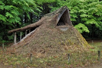 Visitors can enter this Jomon-era structure. 