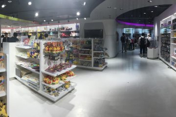 Покемон Центр Мега в Токио снаружи