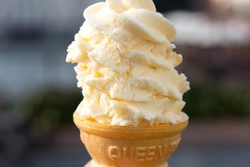 Деликатес парка - мягкое мороженое со вкусом чизкейка