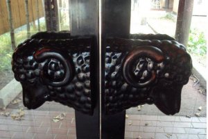You can find little treasures around the facilities, like these door handles carved to resemble animals.