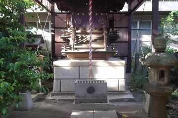 One of the little side shrines