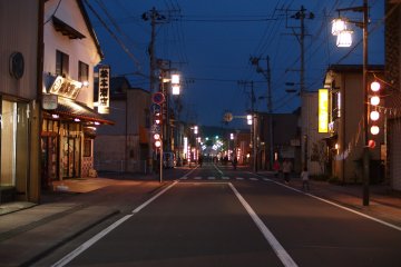 Tanagura-machi at night