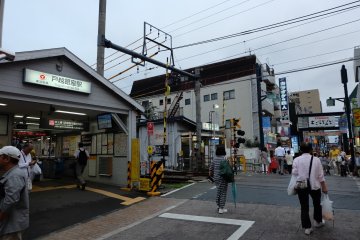 Togoshi Ginza station is right in the middle of the market