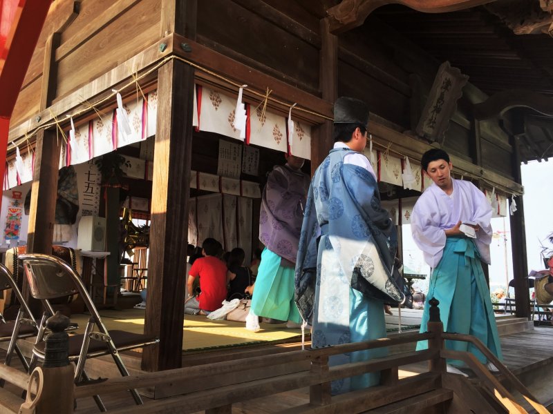 Many shrine priests are in attendance for the Tsushima no Miya Festival