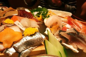 Ikan segar disajikan di Uoya Sandai Hikozo