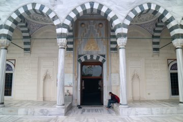 Entrance to the main prayer hall
