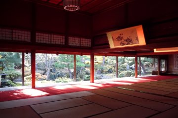The 120 tatami room, dedicated to arts.