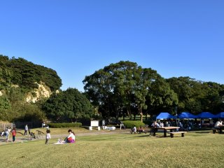 Locals were relaxing on the spacious lawn under the blue sky