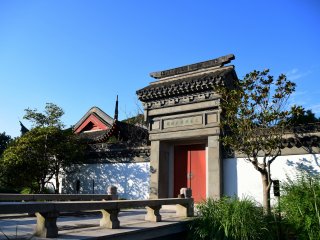 上海横浜友好園の立派な門