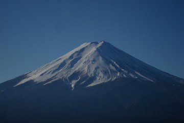 ภูเขาฟูจิในวันที่ท้องฟ้าแจ่มใส