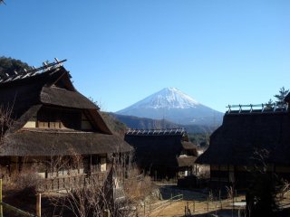 Iyashi no Sato หมู่บ้านแบบเก่าบนฝั่งตะวันตกของทะเลสาบไซโกะ