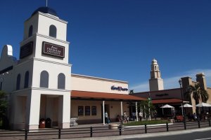 Ami Premium Outlet is a nearby shopping center