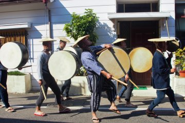 All the way from Tokyo, these guys combined a fusion of festival taiko drums, flutes, and sangen