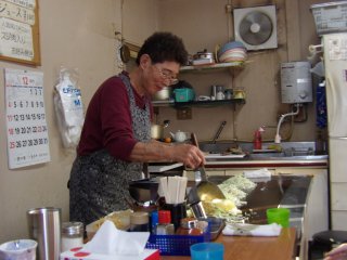 The okonomiyaki queen herself, who talked about Tokyo okonomiyaki with nothing but sass
