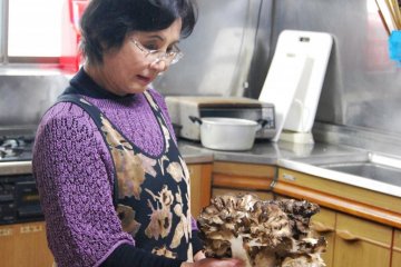 Even the chef at the Toge shukubo is surprised at the size of this maitake