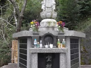 A statue behind the Kannon