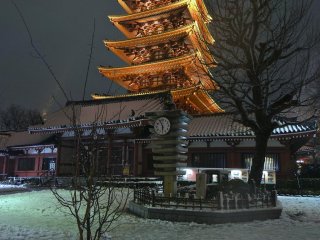 Unique Asakusa view during snowfall in January 2013