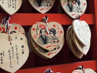 Here you can buy heart-shaped prayer plaques