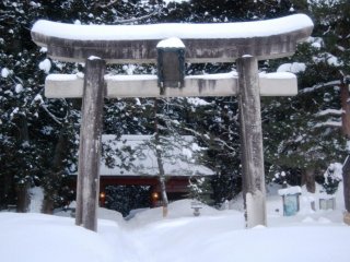 Vượt qua chiếc cổng bạn sẽ bước vào khu vực thiêng liêng ở núi Haguro