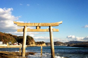 The same torii looking back towards Namikata