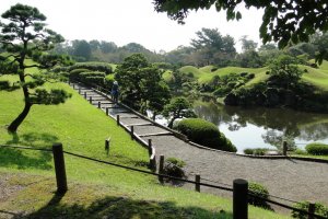 ทางเดินหินในสวนซุอิเซ็น-จิ