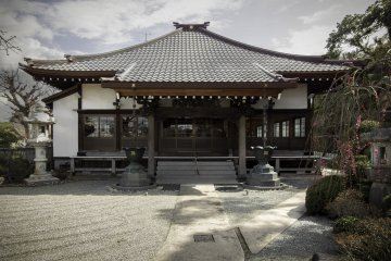 The main building: although originally founded in the 15th century, Joenji has been reconstructed several times and had to be rebuilt after the great Kanto Earthquake of 1923