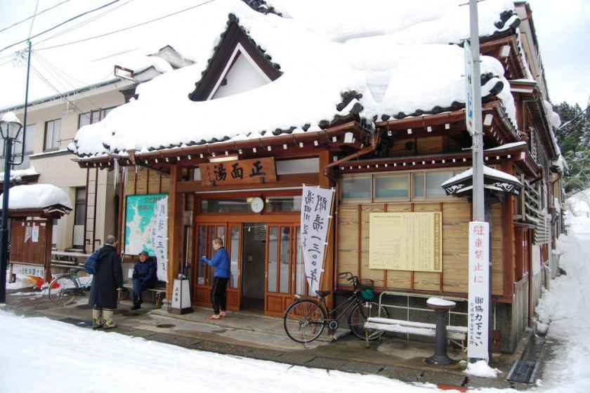 The public bath in Yutagawa Onsen in winter
