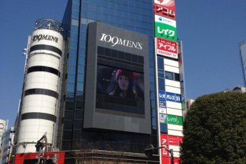 <p>Shibuya 109 Men ห้างสรรพสินค้าสำหรับคุณผู้ชายบริเวณทางข้ามแยกชิบูย่า</p>