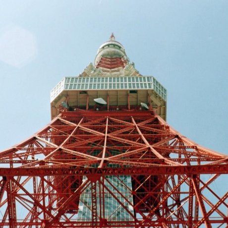 La Tour de Tokyo Attire les Monstres