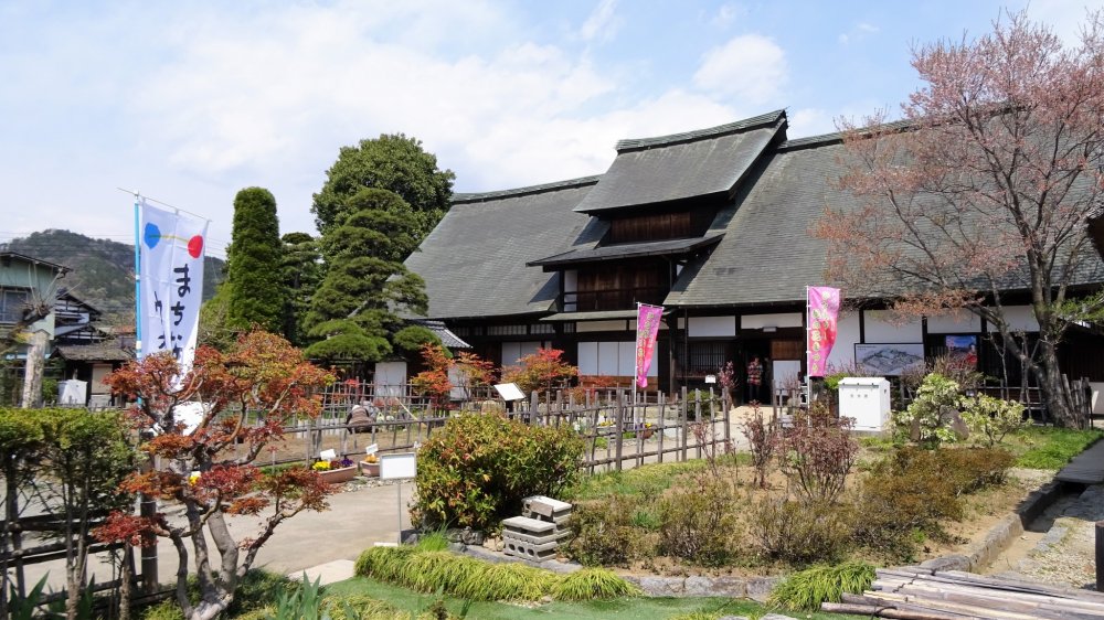 ตัวบ้านคันโซะ ยะชิคิ (Kanzo Yashiki) ซึ่งเป็นดาวเด่น เป็นบ้านเก่าแก่อายุ 240 ปี หลังใหญ่ ภายในได้รับการอนุรักษ์ไว้เป็นอย่างดี 