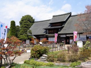 ตัวบ้านคันโซะ ยะชิคิ (Kanzo Yashiki) ซึ่งเป็นดาวเด่น เป็นบ้านเก่าแก่อายุ 240 ปี หลังใหญ่ ภายในได้รับการอนุรักษ์ไว้เป็นอย่างดี 