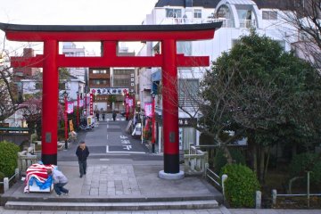Kameido Shrine entrance