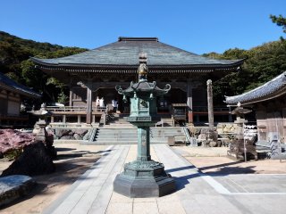 Kuil ini didirikan oleh Kobo Daishi pada 822