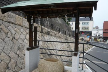 At the entrance to Yu Jinja shrine