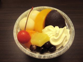 Десерт с фруктами