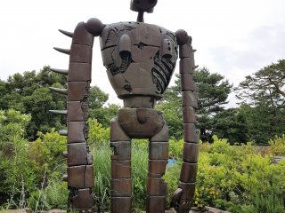 Robot (หุ่นยนต์) จาก Laputa : Castle In The Sky รอคุณอยู่บนชั้นดาดฟ้าของพิพิธภัณฑ์จิบลิ (Ghibli Museum)  