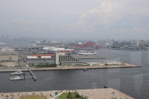 A glance back at the Kobe port 