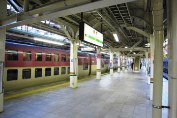 The Sunrise Seto at its final stop at Tokyo Station having left Takamatsu via Okayama Kobe Osaka Kyoto Nagoya and Yokohama