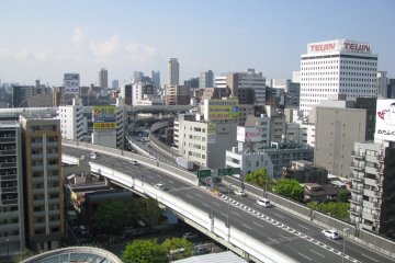Вид из окна отеля на Осаку
