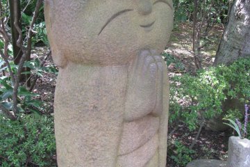 Скульптура Дзизо из камня