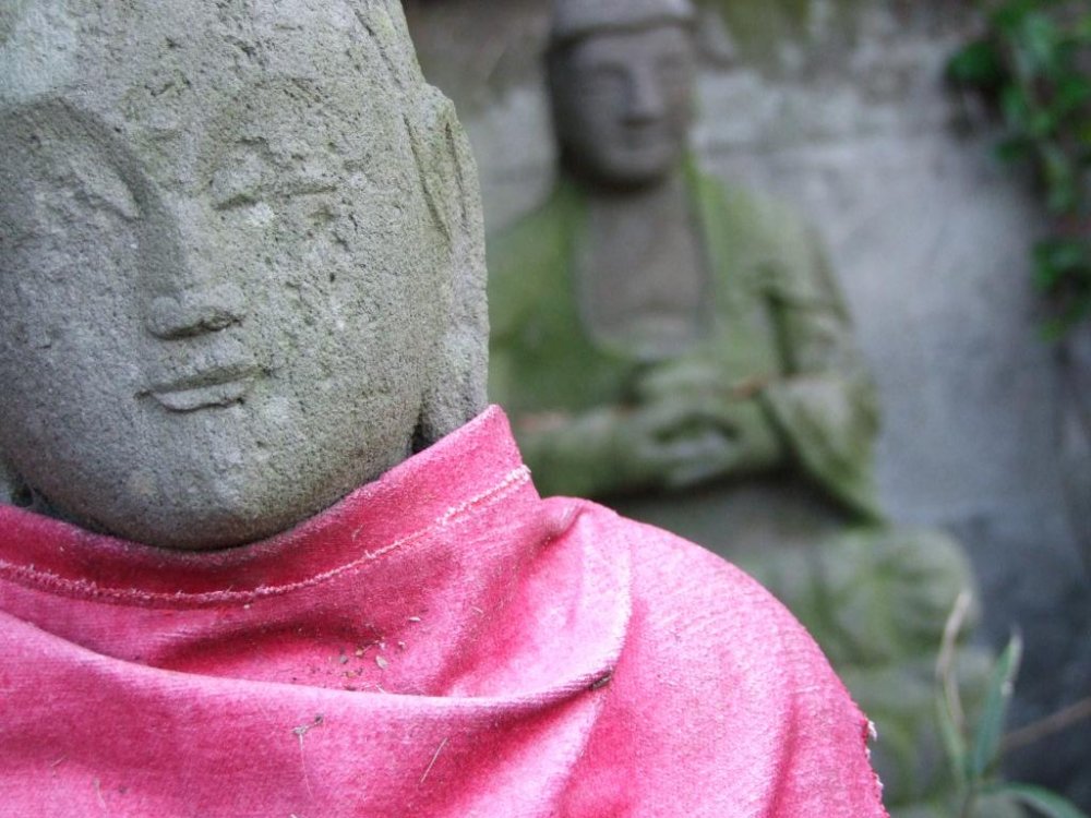 Enoshima là nơi có nhiều đền thờ và đền thờ